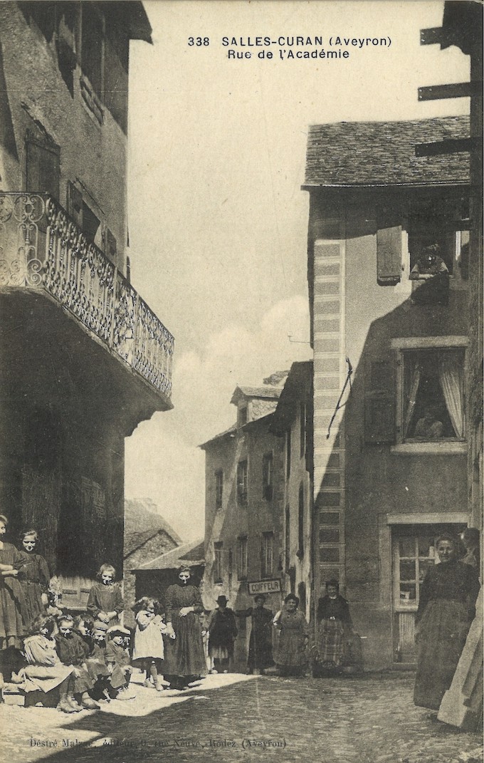 Rue de l'académie depuis la rue Del Peyral